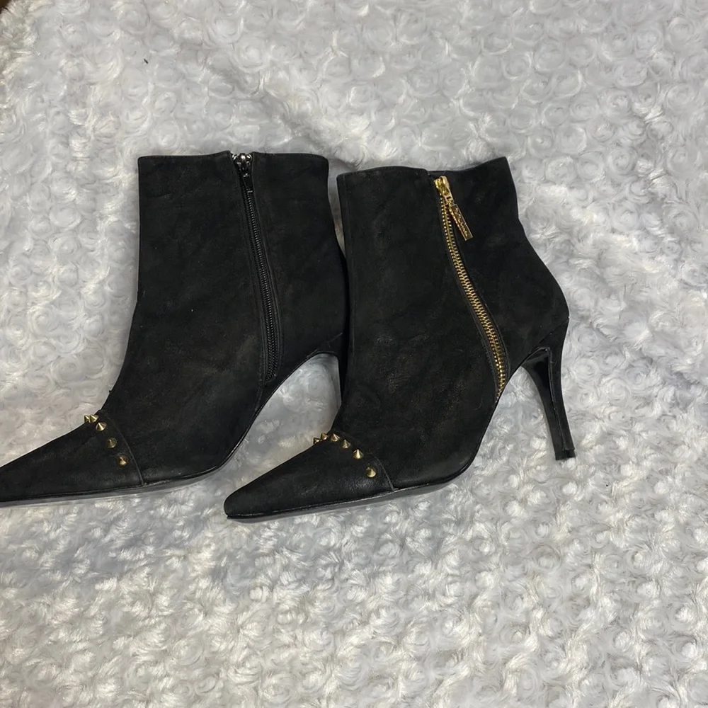 Nina New York black suede gold studded heeled ankle boots size 9